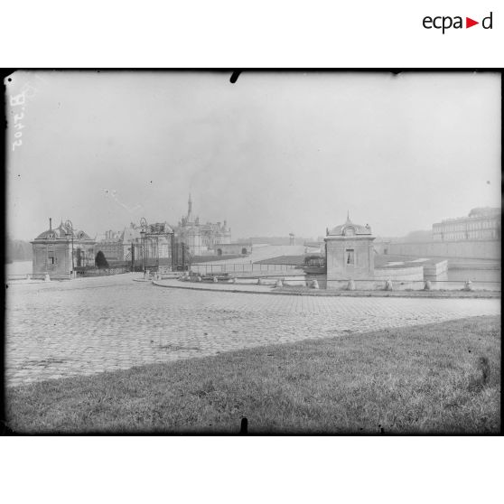 Le château de Chantilly. [légende d’origine]