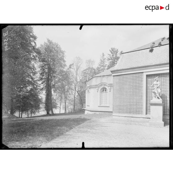 Chantilly, la gare, la maison de Sylvie. [légende d’origine]