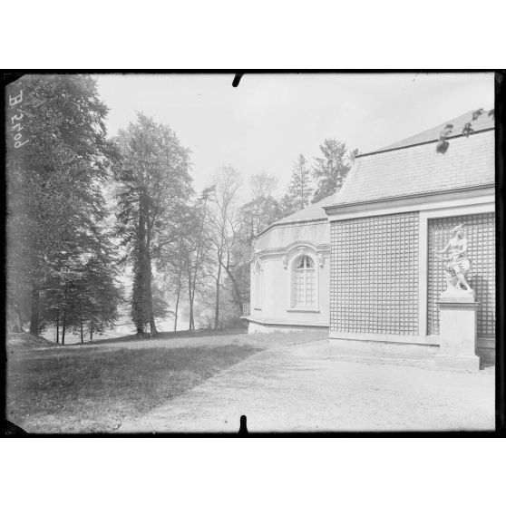 Chantilly, la gare, la maison de Sylvie. [légende d’origine]