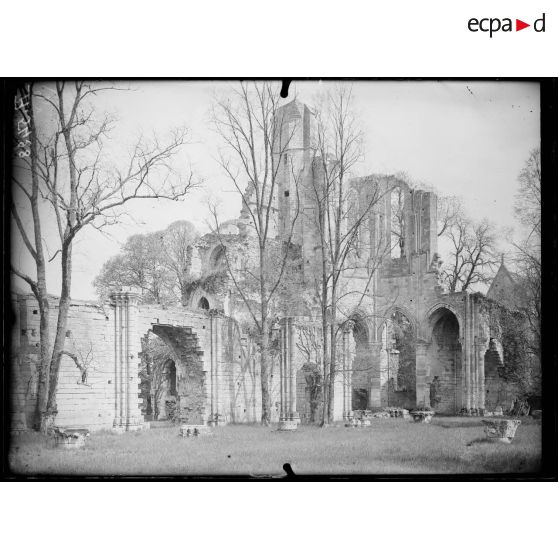 Châalis (Oise), l’abbaye. [légende d’origine]