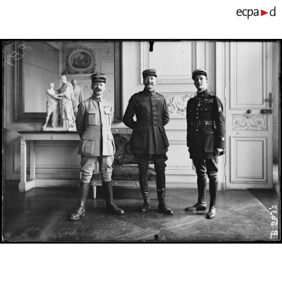 Compiègne, GQG, le colonel Mittelhauser, le colonel Boucher et le capitaine Guillaume. [légende d’origine]