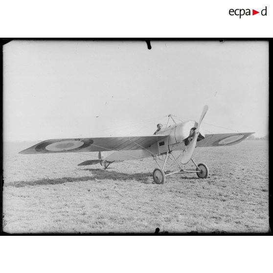 Pau, école d'aviation. Avion allemand Fokker. [légende d'origine]