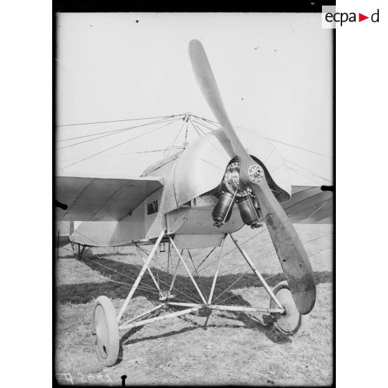 Pau, école d'aviation. Avion allemand Fokker, moteur rotatif 80 HP. [légende d'origine]