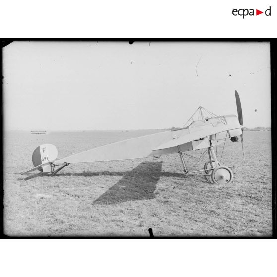 Pau, école d'aviation. Avion allemand Fokker. [légende d'origine]