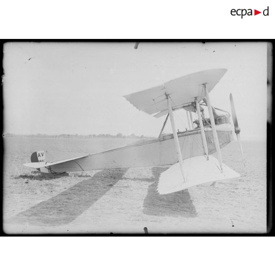 Pau, école d'aviation. Avion allemand Aviatik. [légende d'origine]
