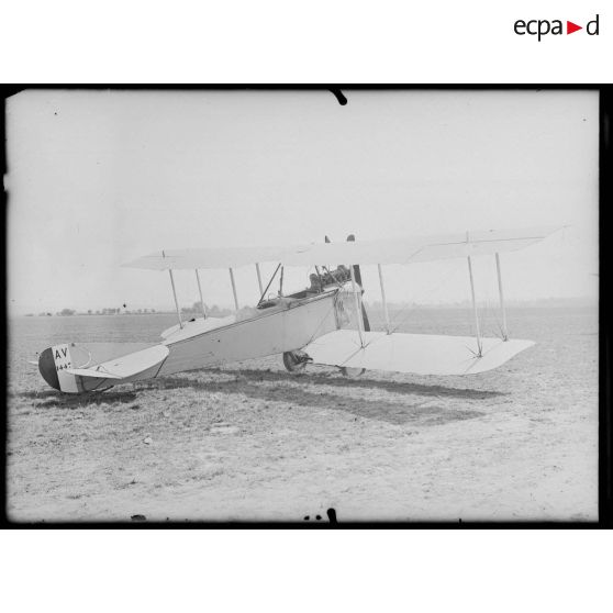 Pau, école d'aviation. Avion allemand Aviatik. [légende d'origine]