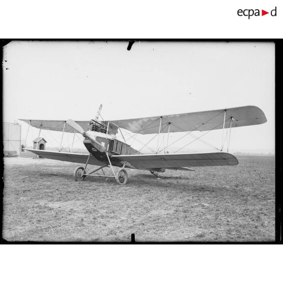 Pau, école d'aviation. Avion allemand Albatros. [légende d'origine]