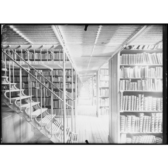 Paris, bibliothèque nationale. Les combles de la bibliothèque nationale. [légende d'origine]