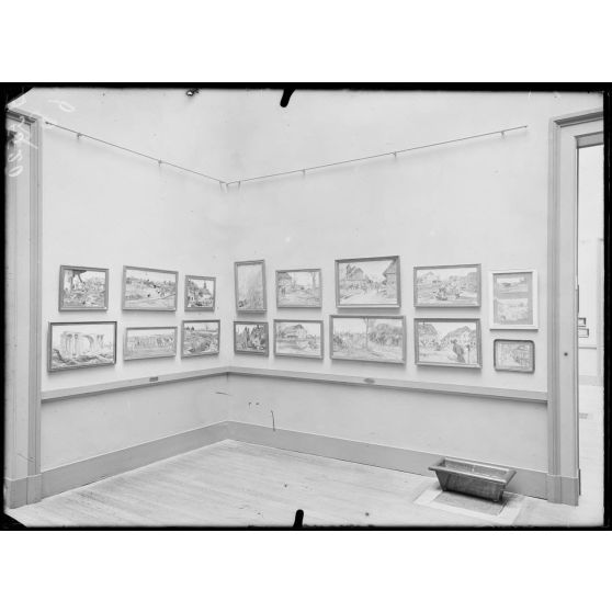 Paris, musée du Luxembourg. Exposition des peintres en mission aux armées. Panneau de P.M. Dupuy. [légende d'origine]