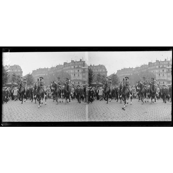 Paris. Défilé du bataillon américain. Les officiers du bataillon. [légende d'origine]