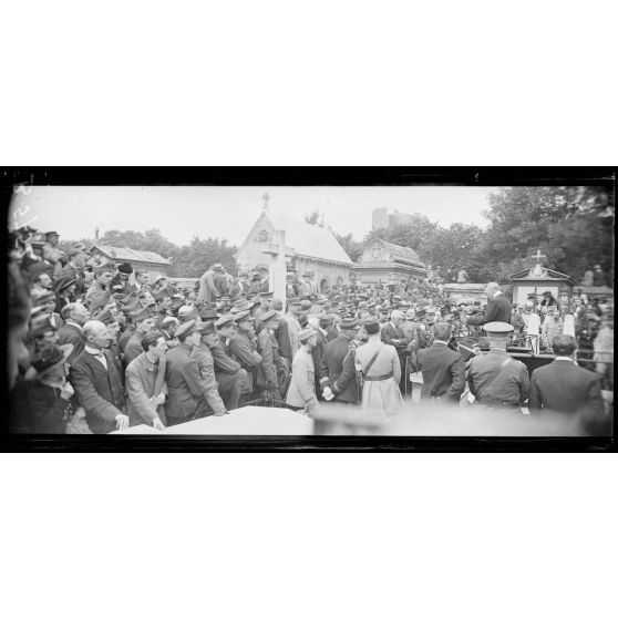 Paris. Cimetière de Picpus. Les discours. [légende d'origine]
