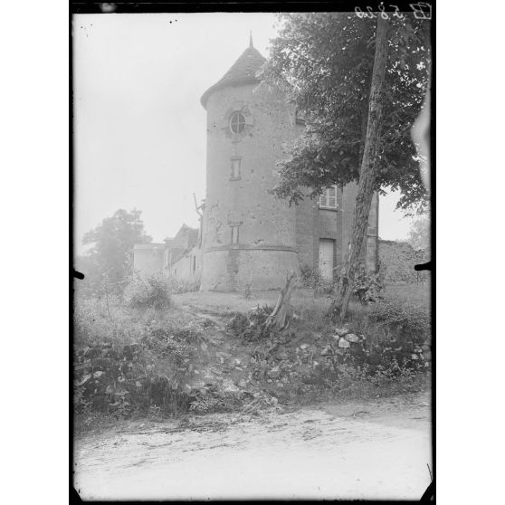 Mondement (Marne). Façade du château, vue prise de la route. [légende d'origine]