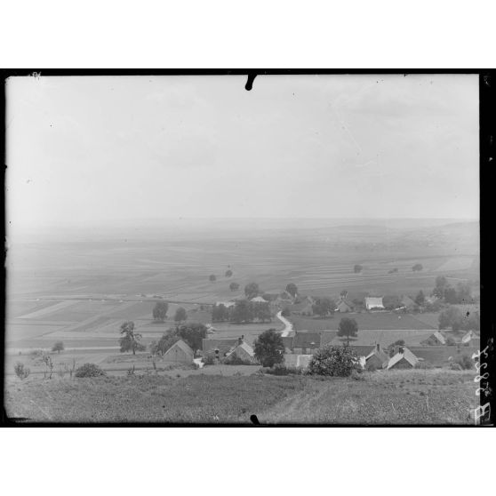 Allemant (Marne). Panorama du village et de la plaine (combats de septembre 1914). [légende d'origine]