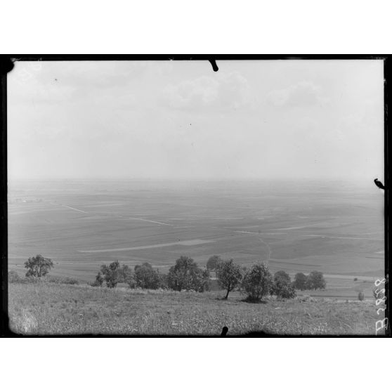 Allemant (Marne). Panorama du village et de la plaine (combats de septembre 1914). [légende d'origine]