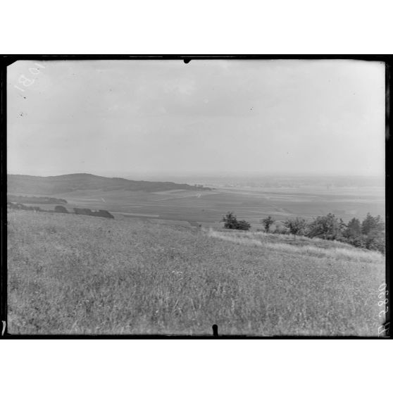 Allemant (Marne). Panorama du village et de la plaine (combats de septembre 1914). [légende d'origine]