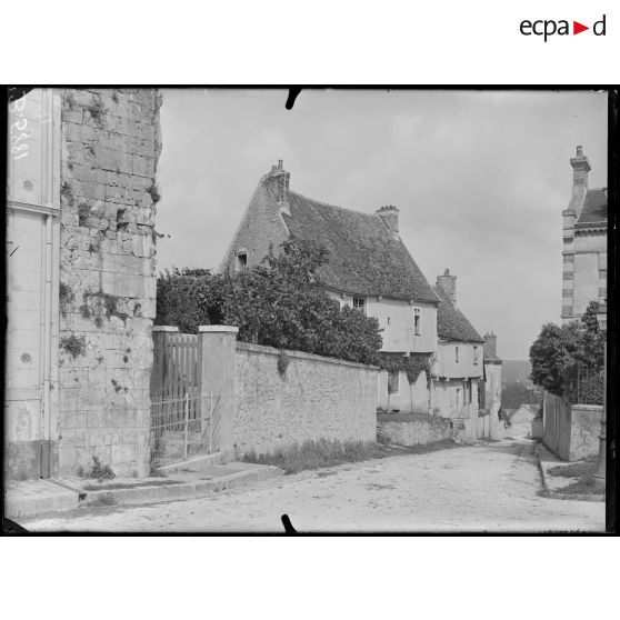 Provins (Seine-et-Marne). Vieilles maisons de la ville haute. [légende d'origine]
