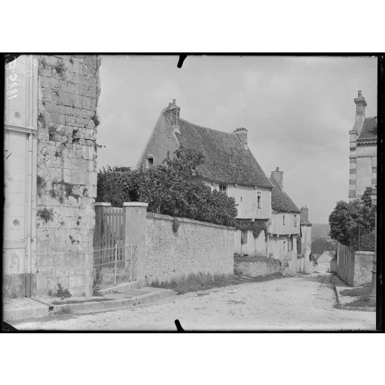 Provins (Seine-et-Marne). Vieilles maisons de la ville haute. [légende d'origine]