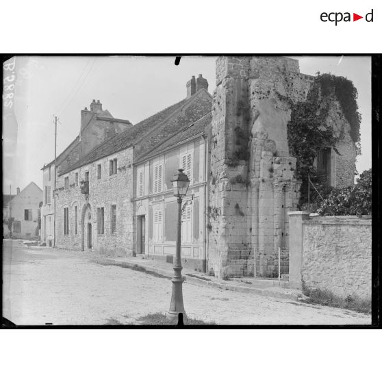 Provins (Seine-et-Marne). Restes de l'église Thibault, maison de la coquille. [légende d'origine]