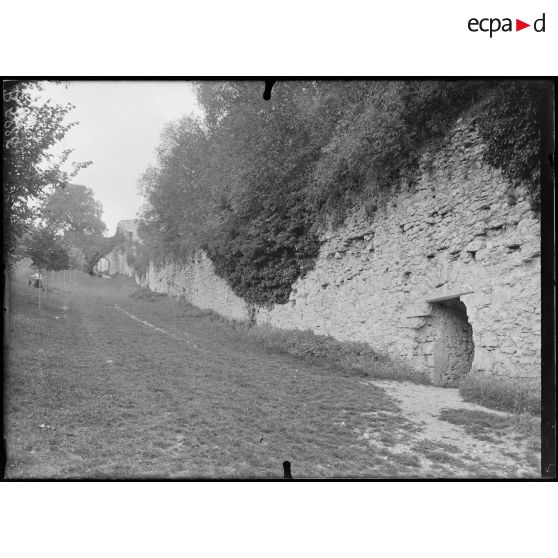 Provins (Seine-et-Marne). L'entrée du Trou de chat. [légende d'origine]