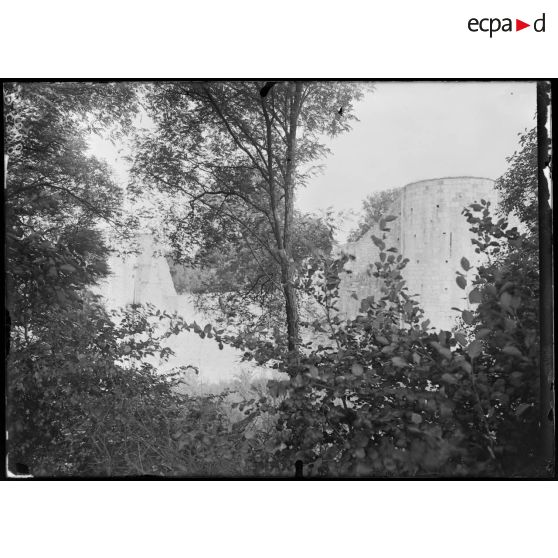 Provins (Seine-et-Marne). Les remparts. Brèche aux anglais. [légende d'origine]