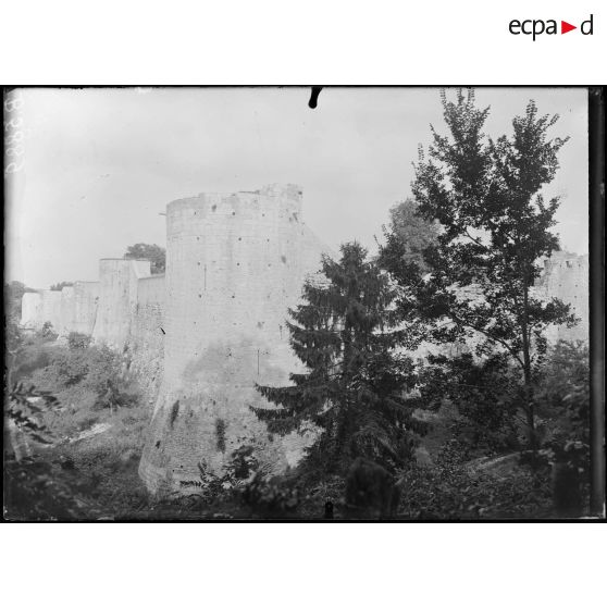 Provins (Seine-et-Marne). Les remparts vers la Porte Saint Jean. [légende d'origine]