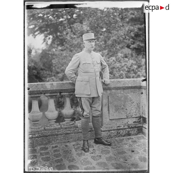 Compiègne. Au palais. Au Grand Quartier général. Le général Pétain. [légende d'origine]