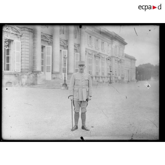 Compiègne. Au palais. Au Grand Quartier général. Le général Pétain. [légende d'origine]