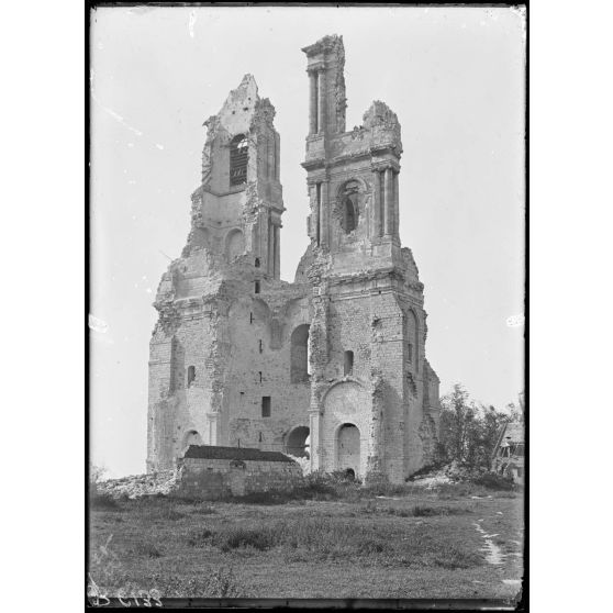 Mont-Saint-Eloi (Pas-de-Calais). L'église de l'ancienne abbaye (XVIIIe siècle). Les tours de l'église. [légende d'origine]