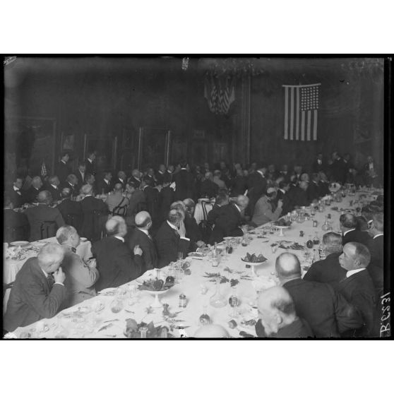 Paris, cercle Volney. Banquet offert par les membres du cercle aux délégués de la Nouvelle-Orléans. [légende d'origine]