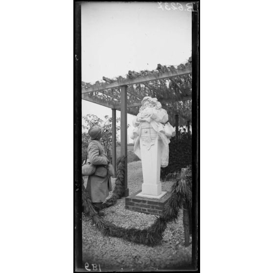 Gare de Châlons-sur-Marne. Cantine de la Croix-Rouge américaine. Le Père Pinard. [légende d'origine]