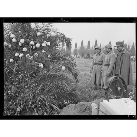 Milan (Italie). La tombe du soldat français au cimetière Musocco. [légende d'origine]