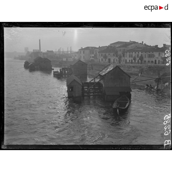 Vérone (Italie). Vieux moulins sur l'Adige. [légende d'origine]