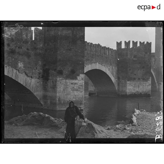 Vérone (Italie). Le pont castel Vecchio. [légende d'origine]