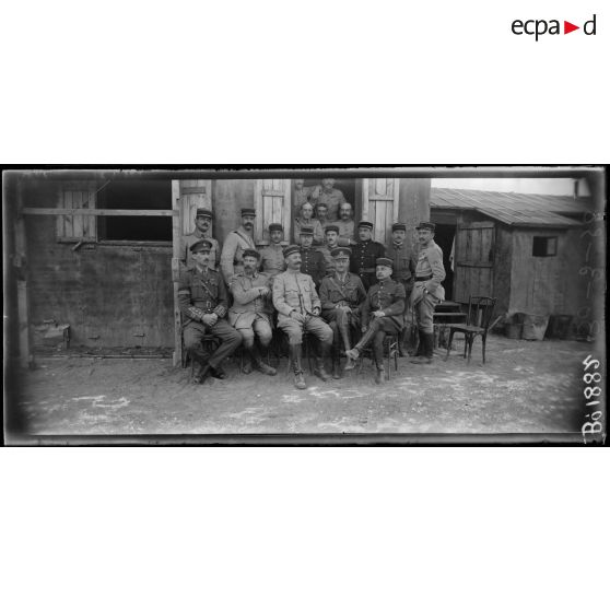 Souilly, groupe d'officiers du 2e bureau d'Etat-Major. [légende d'origine]