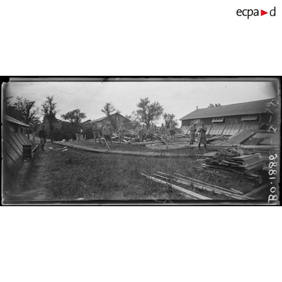 Laheycourt, installations de baraquements. [légende d'origine]