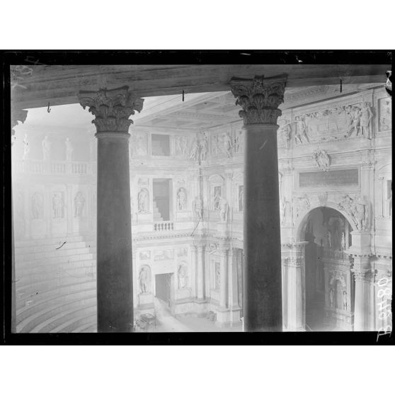 Vicence. Théâtre olympique. [légende d'origine]
