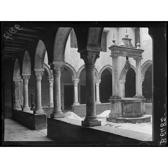 Vicence. Cloître. [légende d'origine]