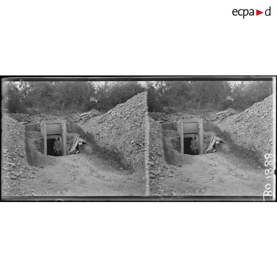 Laheycourt, un abri de bombardement. [légende d'origine]