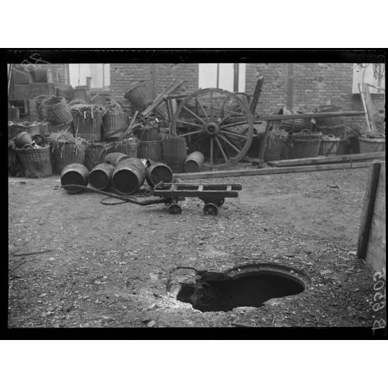 Dégâts dans l'usine Antoine, 40 rue d'Hautpoul. [légende d'origine]