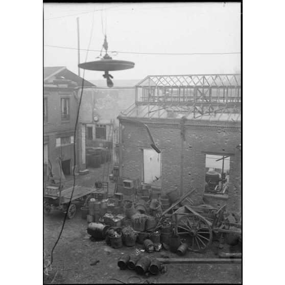 Dégâts dans l'usine Antoine, 40 rue d'Hautpoul. [légende d'origine]