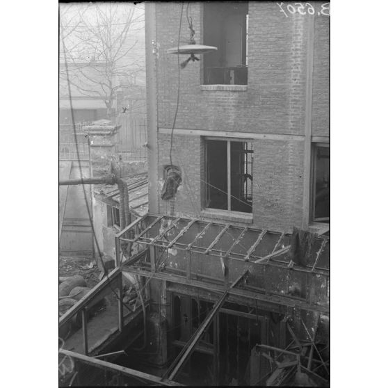 Dégâts dans l'usine Antoine, 40 rue d'Hautpoul. (légende d'origine]