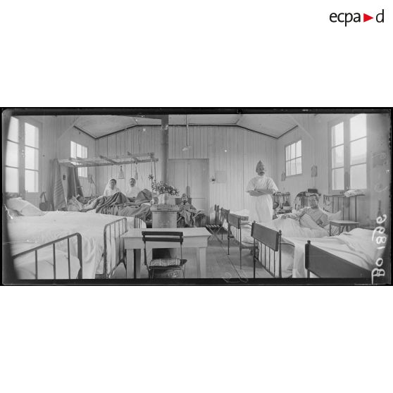 Froidos, salle des officiers blessés. [légende d'origine]