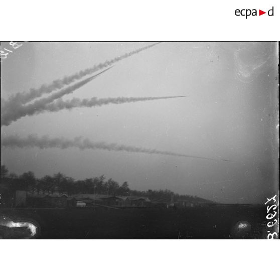 Expériences de fusées contre ballons observateurs à Villacoublay. Trajectoire des fusées. [légende d'origine]