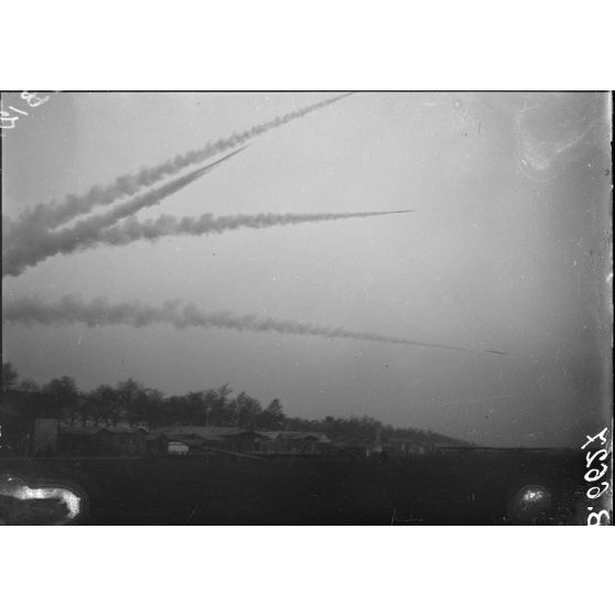 Expériences de fusées contre ballons observateurs à Villacoublay. Trajectoire des fusées. [légende d'origine]