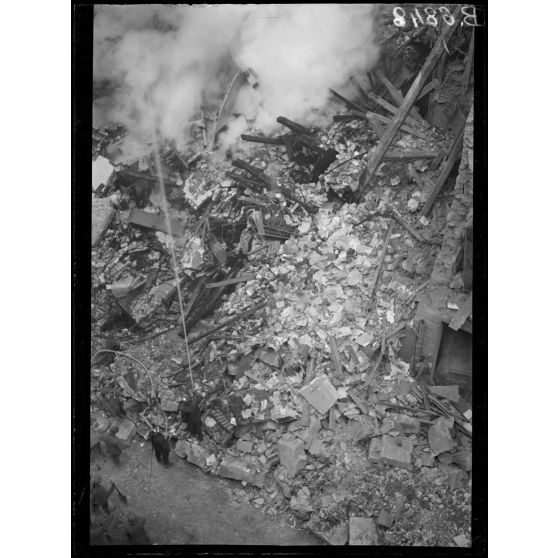 Paris. Dégâts causés par des avions ennemis. Rue Geoffroy Marie. [légende d'origine]