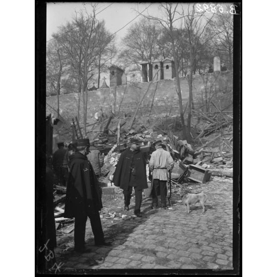 Paris. Dégâts causés par des avions allemands. Rue de Lesseps. [légende d'origine]