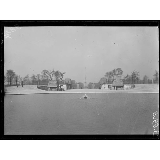 Paris. Protection des oeuvres d'art. Tuileries. [légende d'origine]