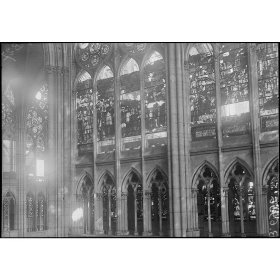 Saint-Denis. Protection des oeuvres d'art. St Denis. [légende d'origine]