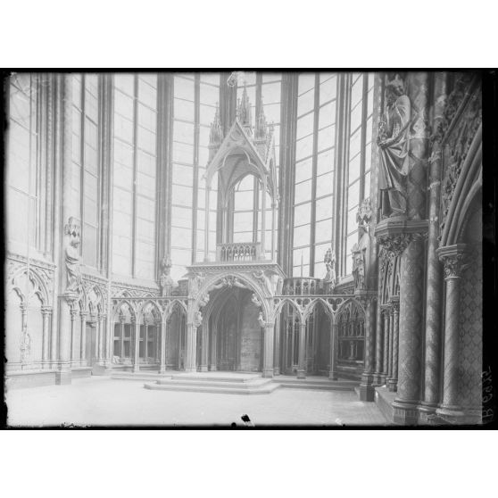 Paris. Protection des oeuvres d'art. Sainte Chapelle. [légende d'origine]