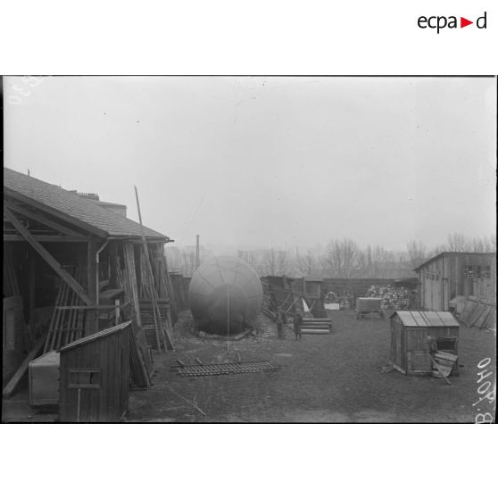 Paris. Protection contre avions. Le poste de la rue Miguel Idalgo. [légende d'origine]